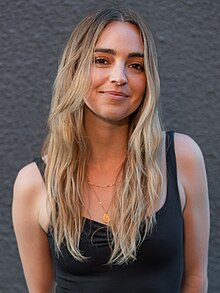 220px-Katelyn_Tarver_@_Hotel_Cafe_06_08_2023_53048174833_cropped