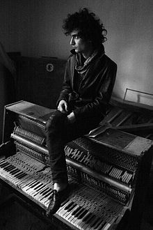 220px-Tigran-Hamasyan-Portrait